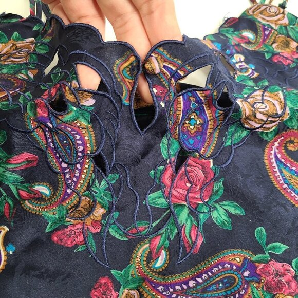 Vintage Victoria's Secret Gold Label Navy Blue Paisley Floral Crop Satin Top - Picture 3 of 7